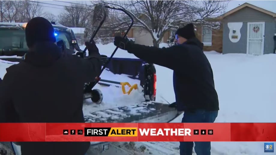 Police Clear Snow From Seniors’ Homes Near Chicago