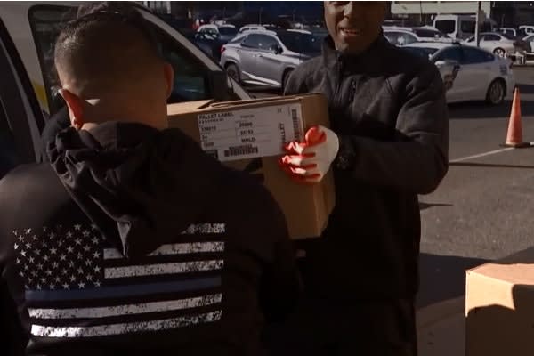 Philadelphia Police Distribute Food in "Operation Thanksgiving"
