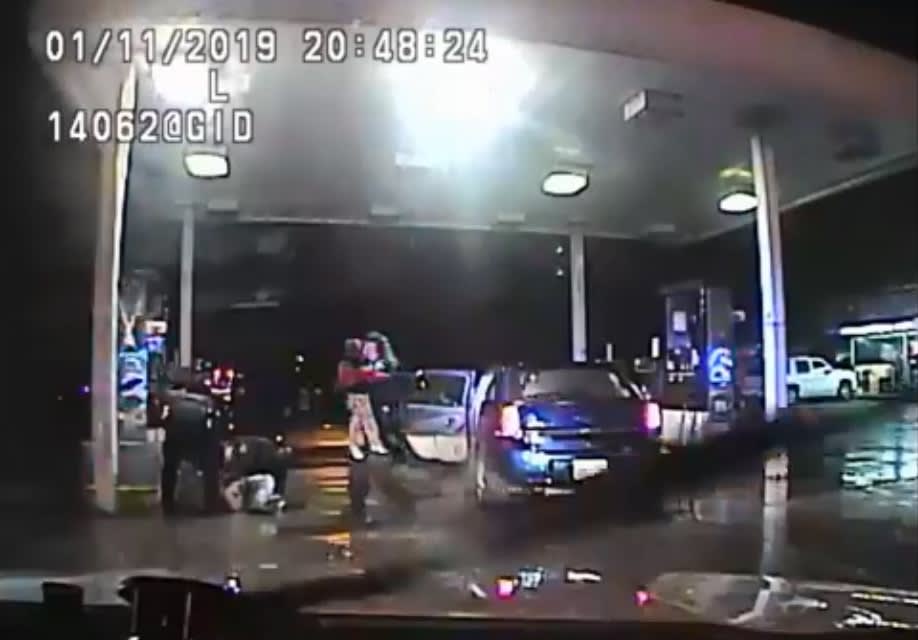 Video: Oklahoma Officers Rescue Children from Carjacked Vehicle