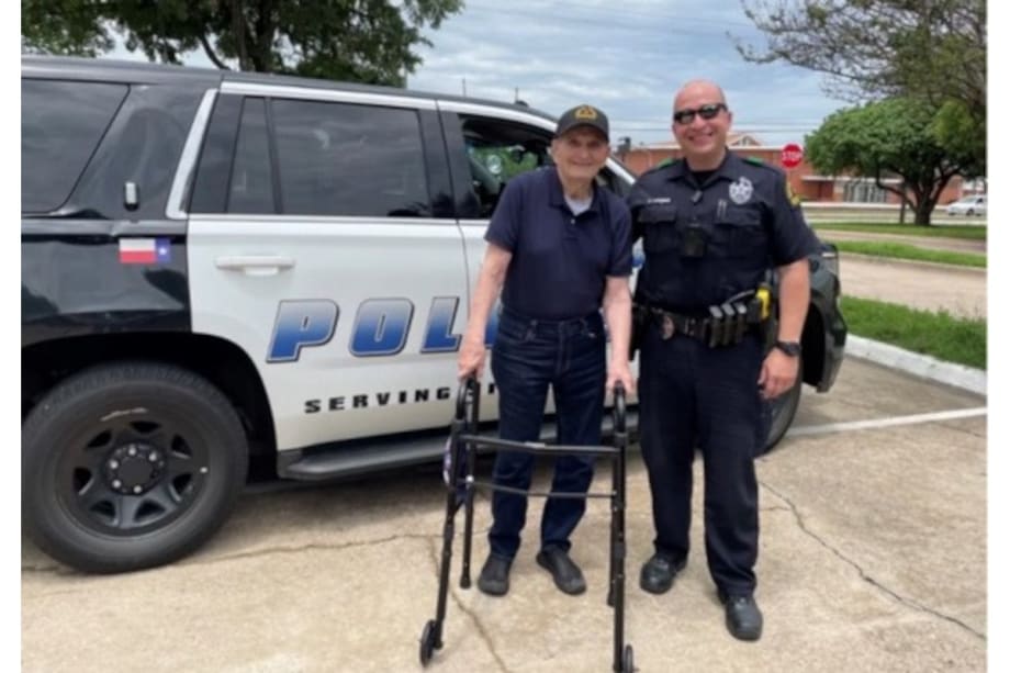 Dallas Officers Take 97-Year-Old WWII Veteran on Ride-Along