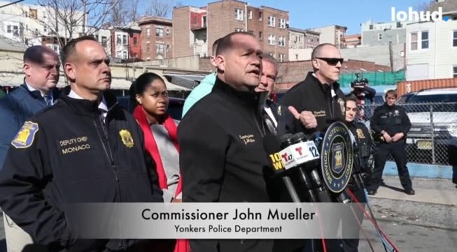 NY Detective Critically Wounded, Suspect Killed in Bodega Shootout