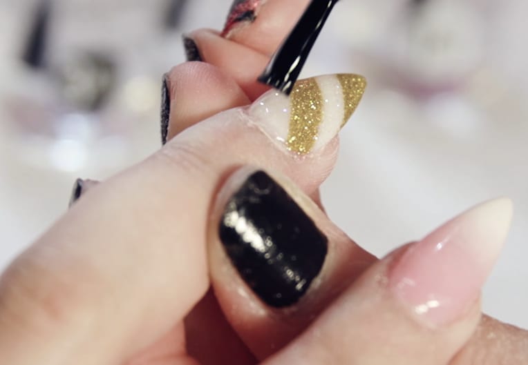 Color Blocking Design Using Dipping Powder