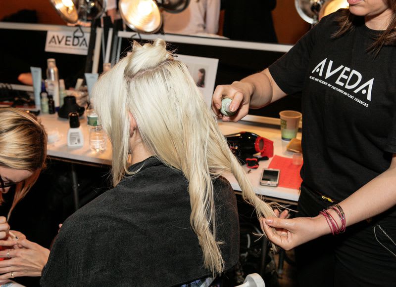 HOW TO: Uniform Long Soft Waves For Stella McCartney