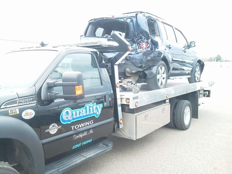 Tow Truck Fleet Equipped for 24-Hour Emergency Service