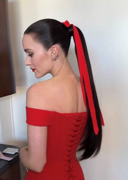 How To Get Rachel Brosnahan's Long Golden Globes Ponytail