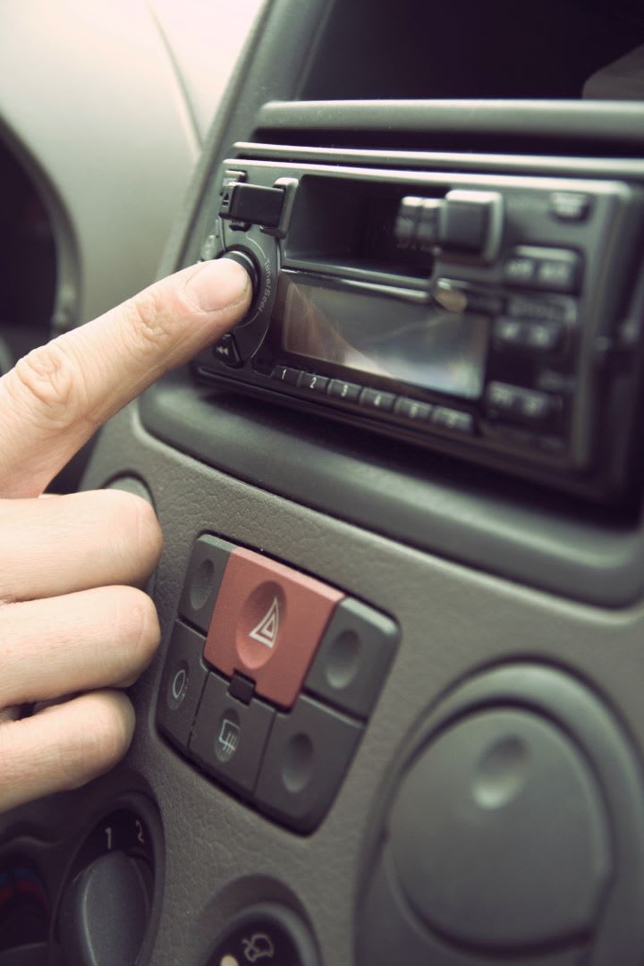 Bill Would Mandate AM Radio in Cars