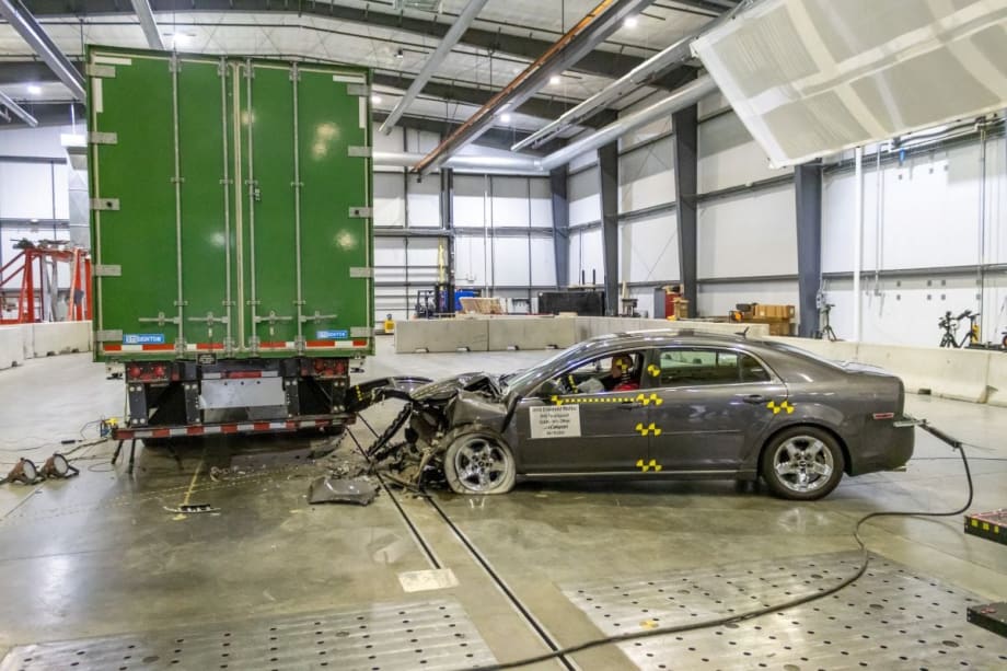 Stoughton Intermodal Chassis Earns Underride Guard Award