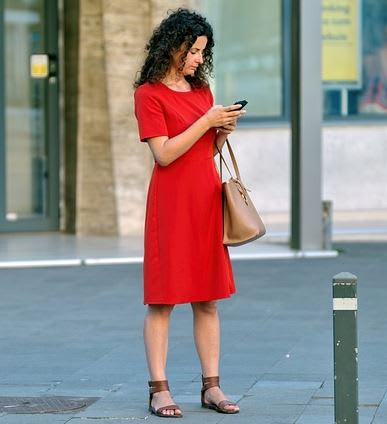 The Art of Joyful Dressing: 5 Colors, 6 Trends to Adopt Now