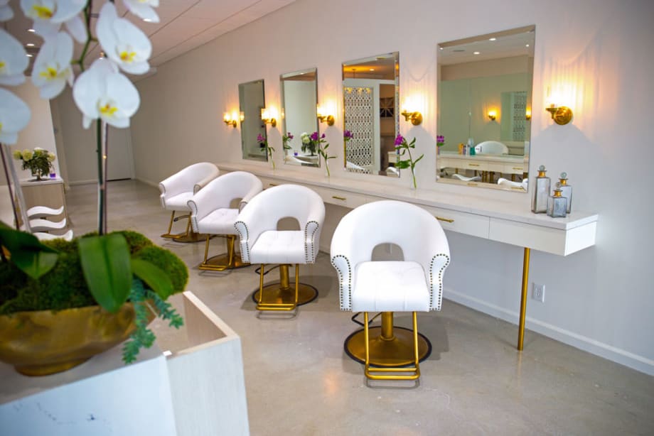 New Salon Concept: Base Color Bar Offers À La Carte Color
