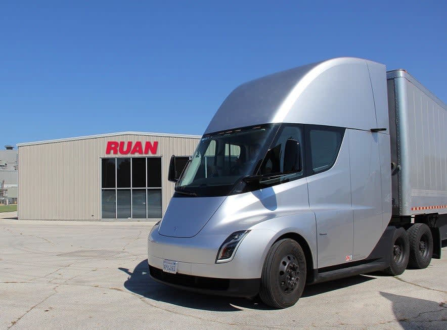 Elon Musk: Tesla Semi Ready for Production – But There’s a Snag