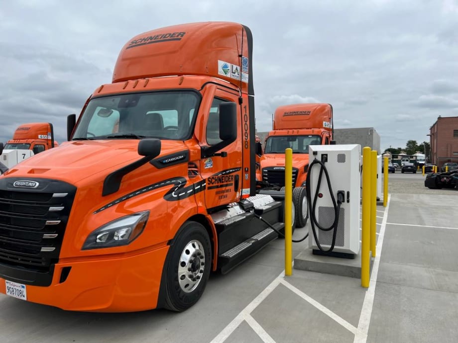 Schneider's Electric Heavy-Duty Trucks Start Off on Regional Routes