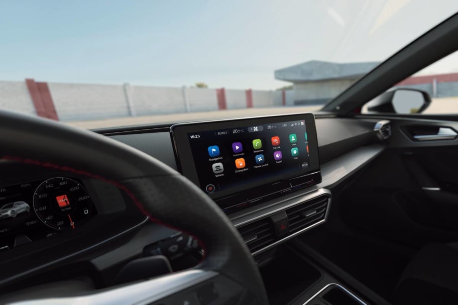 SEAT Expands Wireless Full Link Across Renewed Line-Up