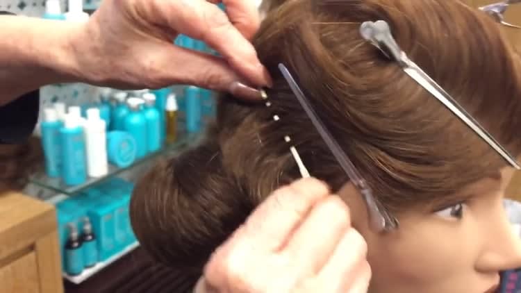VIDEO: Sharon Blaine Demos a "Clipless" Fingerwave