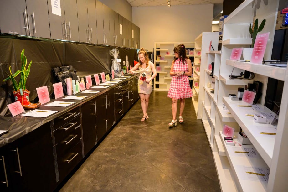 Tacoma's Summit Salon Academy Raises $32,000 for HairToStay