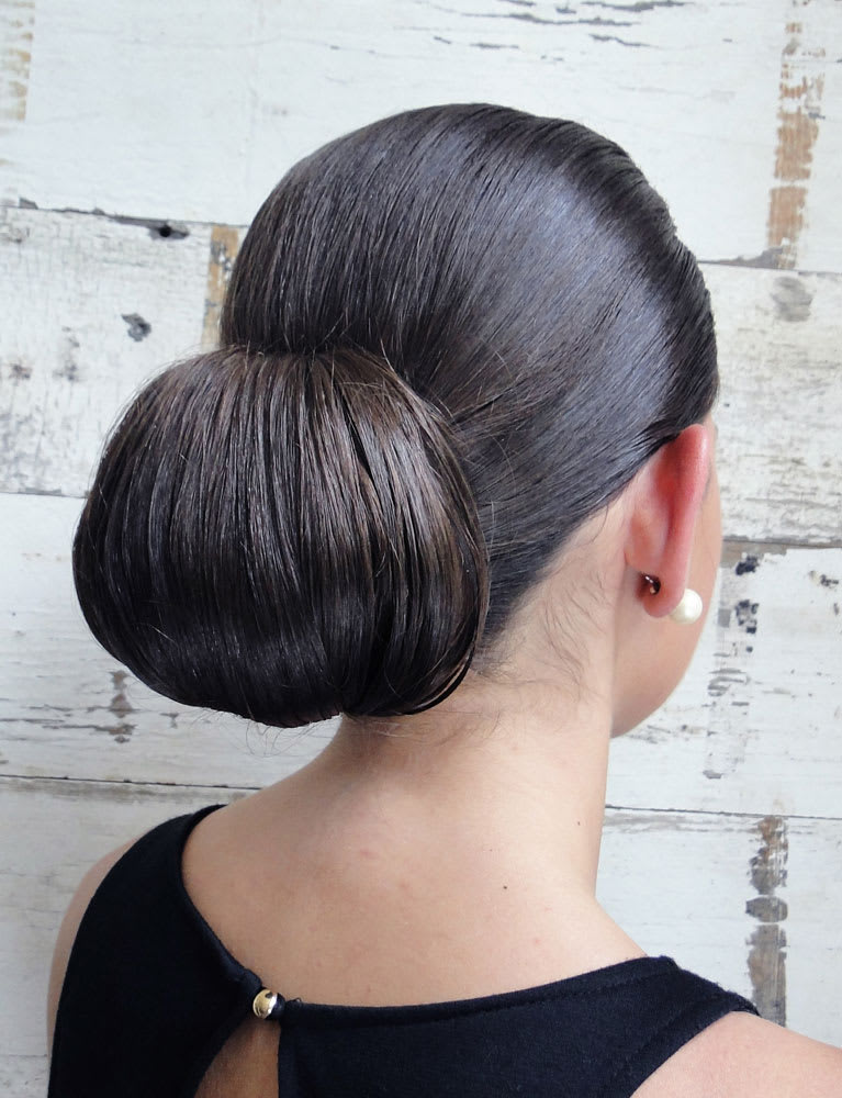 HOW-TO: Sleek Holiday Bun