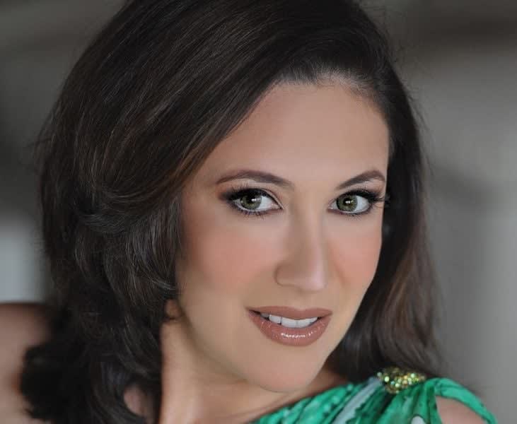 Eye Catching: NovaLash Extensions the Key to One Artist's Success