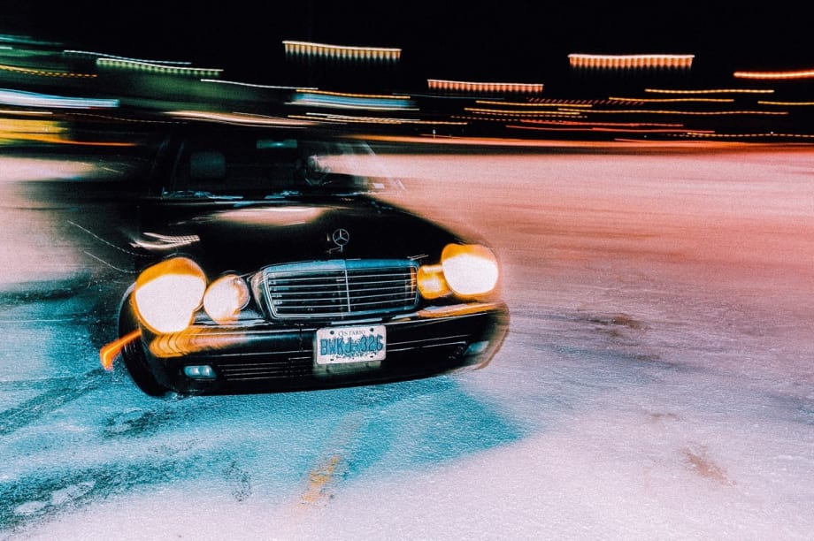 A black blurry car is driving, representing a speeding driver.