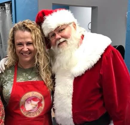 Ohio Hairdresser Is Santa's Favorite
