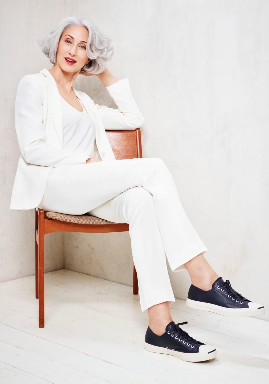 The Silver Glory Trend: 4 White Looks That Emphasize Silver Accents & Gray Tones