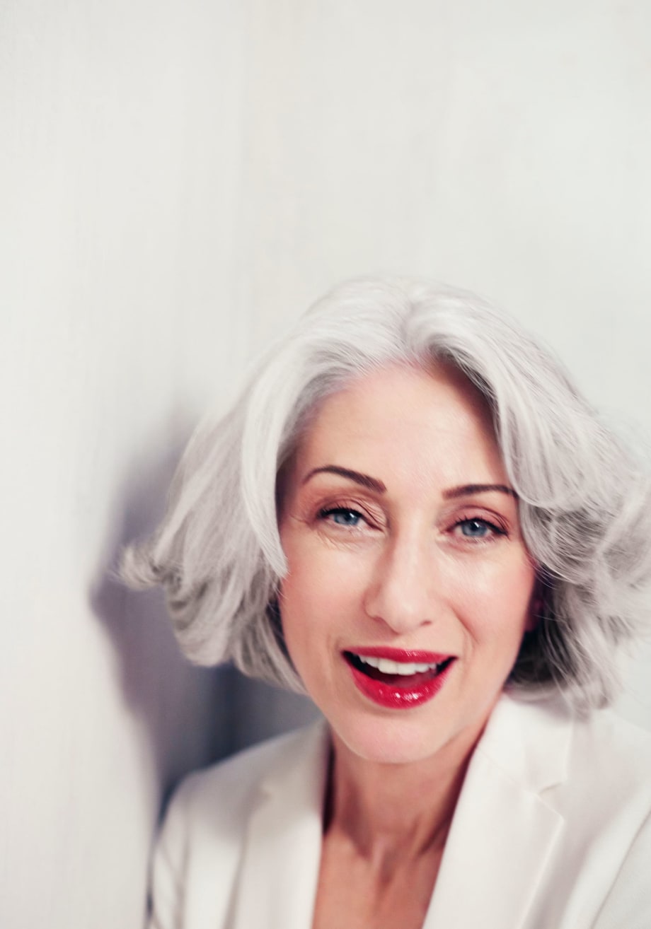 The Silver Glory Trend: 4 White Looks That Emphasize Silver Accents & Gray Tones