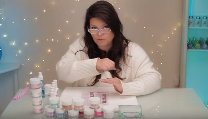 Dip Powder Nails Starter Kit: A Pro Review