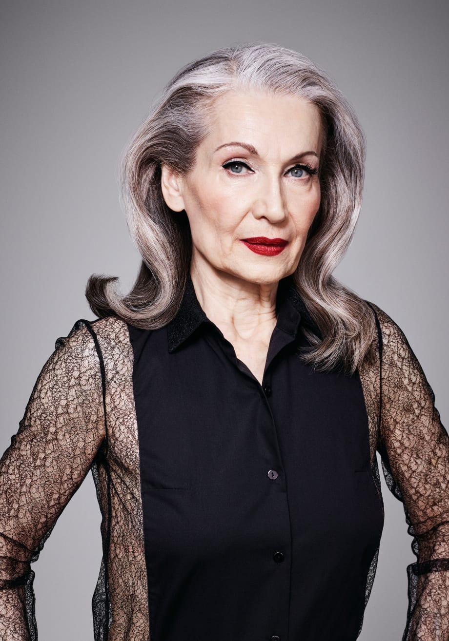 The Silver Glory Trend: 4 White Looks That Emphasize Silver Accents & Gray Tones