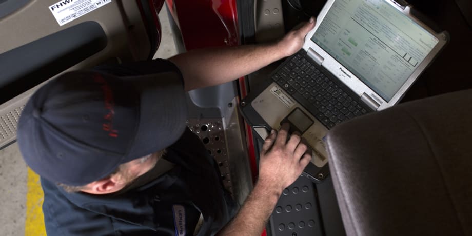 Tweak Heavy-Duty Truck Engine Settings To Save Fuel