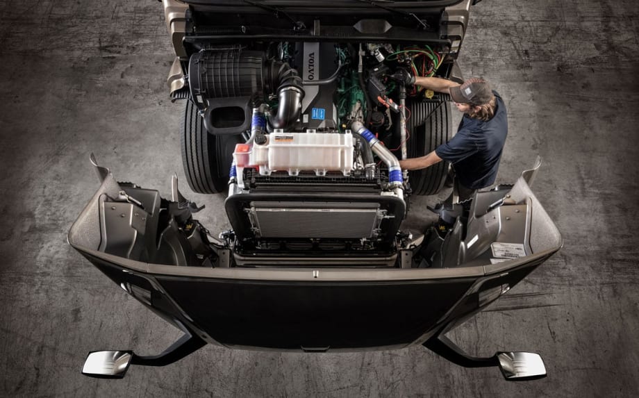 Volvo Trucks Debuts ‘Blue Contract’ Premium Service Plan