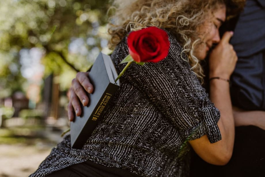 5 Tips to Overcome Grief and Loneliness Over the Holidays