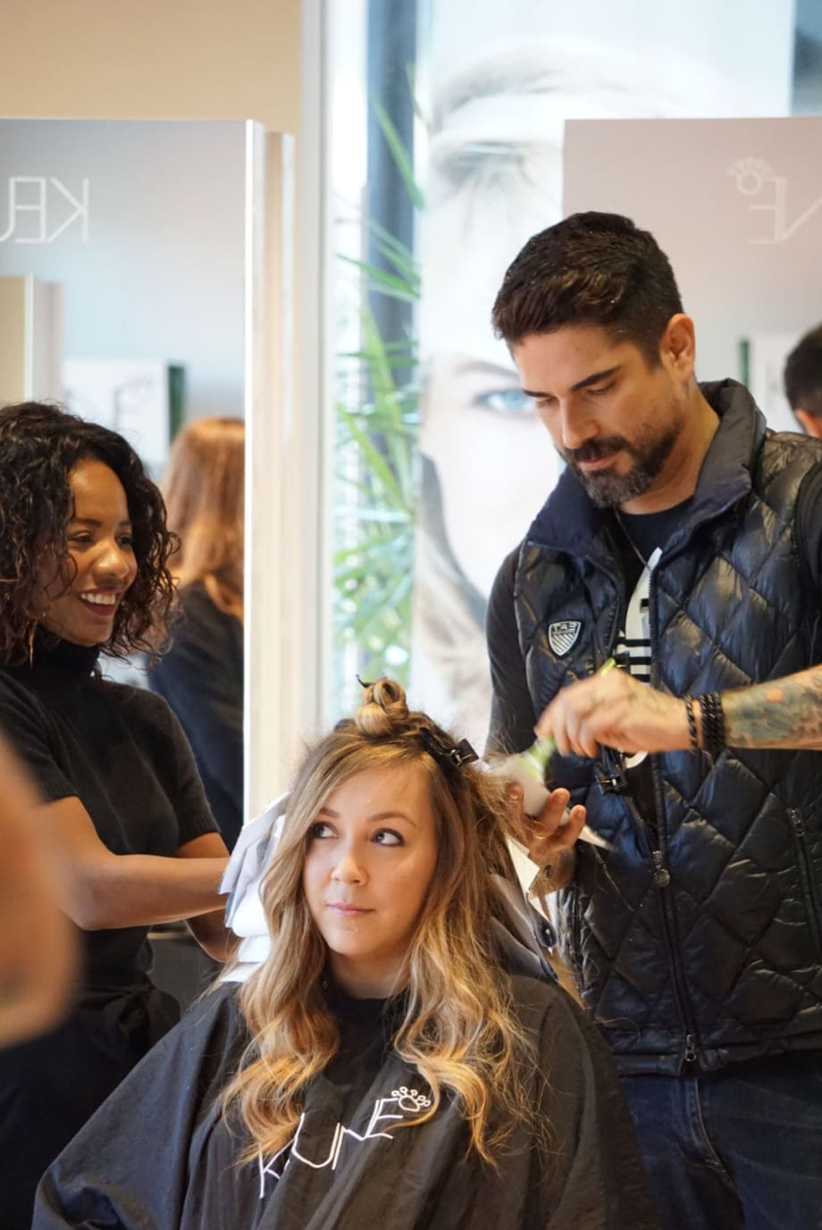 Tailormade Highlighting with Brazilian Colorist Tiago Aprigio Using Keune Haircosmetics Ultimate Blonde Lightener