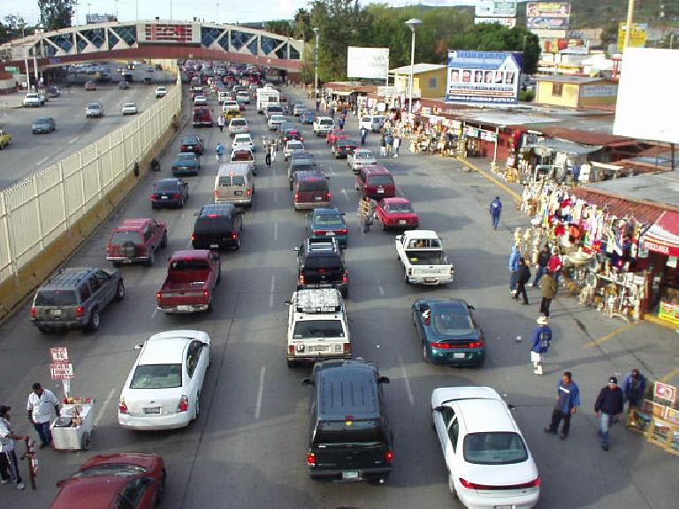 Auto Sector Calls Out Mexico's Move to Legalize “Chocolate” Cars