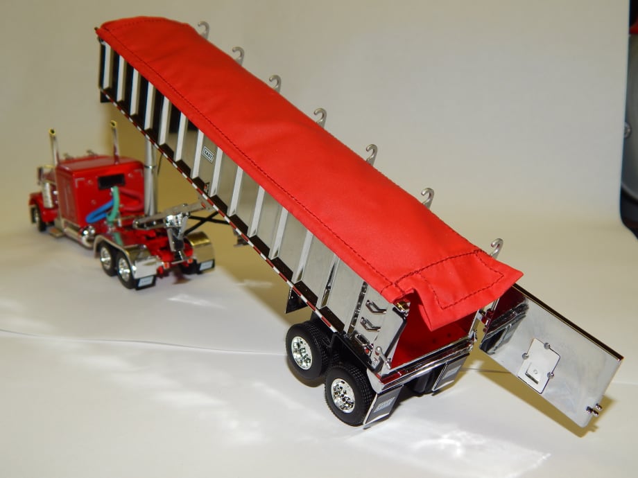 East Manufacturing Releases Scale Model Tractor-Dump Trailer