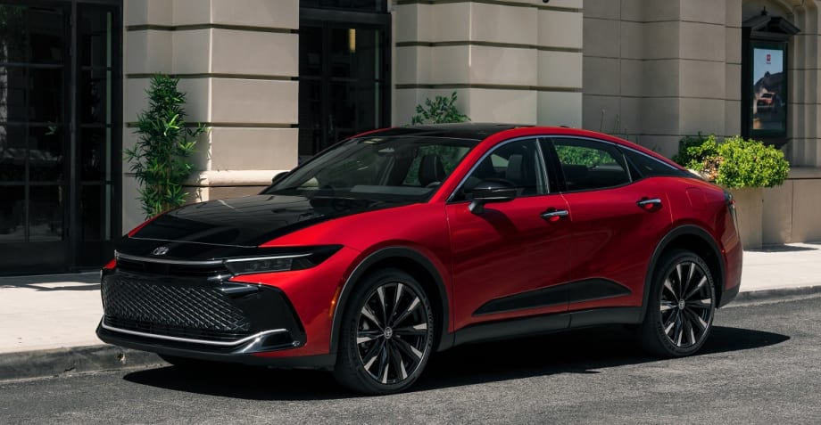 Toyota Announces New Hybrid Full-Size Sedan