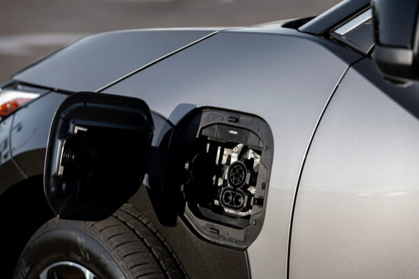 Report: EV Stations Should Support Multiple Standards