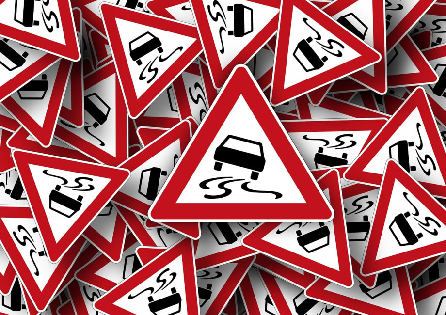 Reduce Accidents by Avoiding 4 Common Roadway Hazards