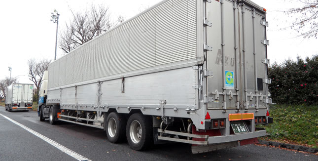 Underride guards in Japan look weaker but cover more area than here