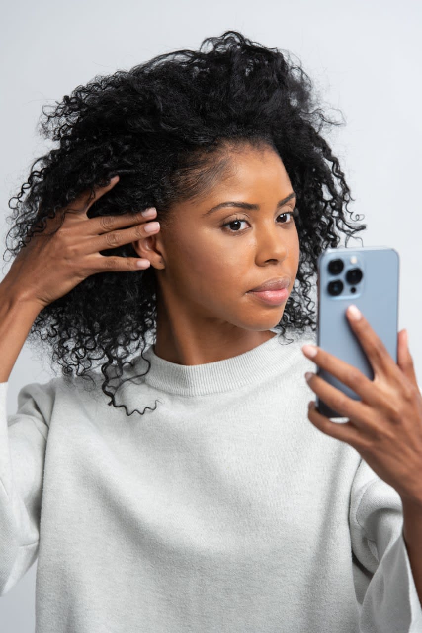 App Update Gives Clients Virtual Try-on, Skin Diagnosis, and Data-driven Personalization