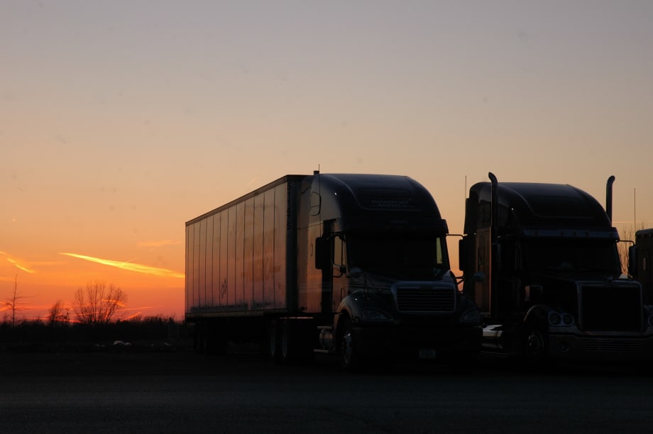 ATA, OOIDA Urge DOT to Address Truck Parking Shortage