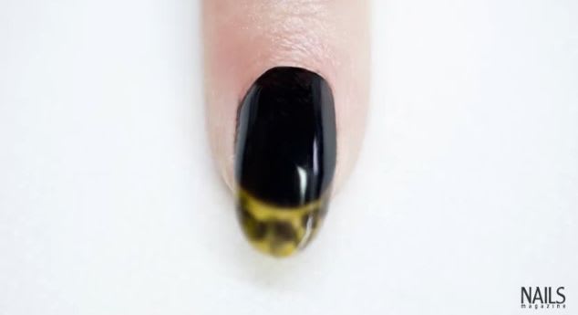 Troubleshooter: Acrylic Turtle Shell Nail Effect