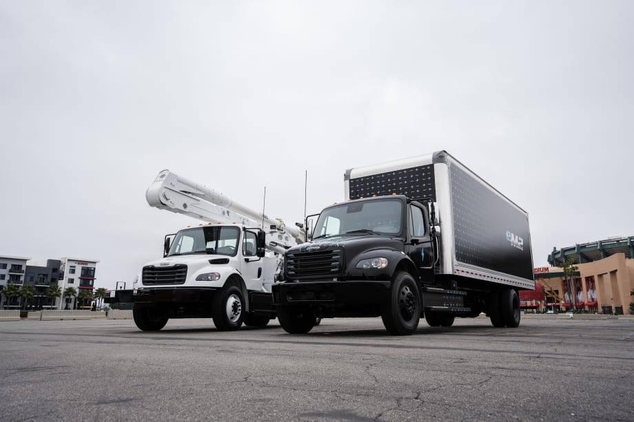 Daimler Truck North America Unveils Freightliner eM2