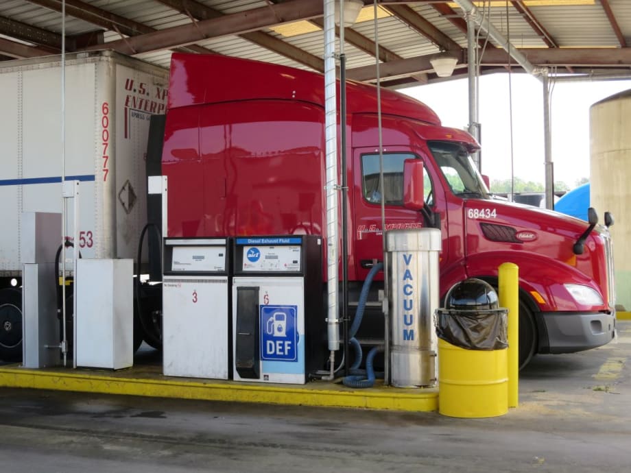 5 Ways a Fuel Program Can Save Your Truck Fleet Money