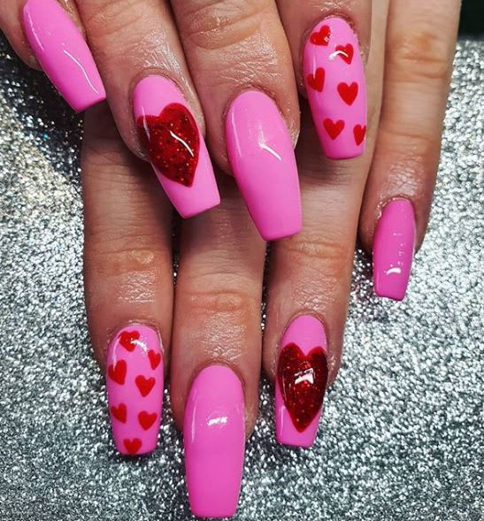 14 Valentine's Day Nails to Swoon Over