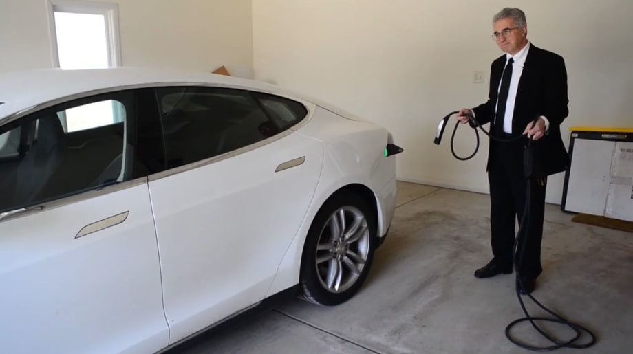 ‘King of Lemon Laws’ Files Suit Against Tesla