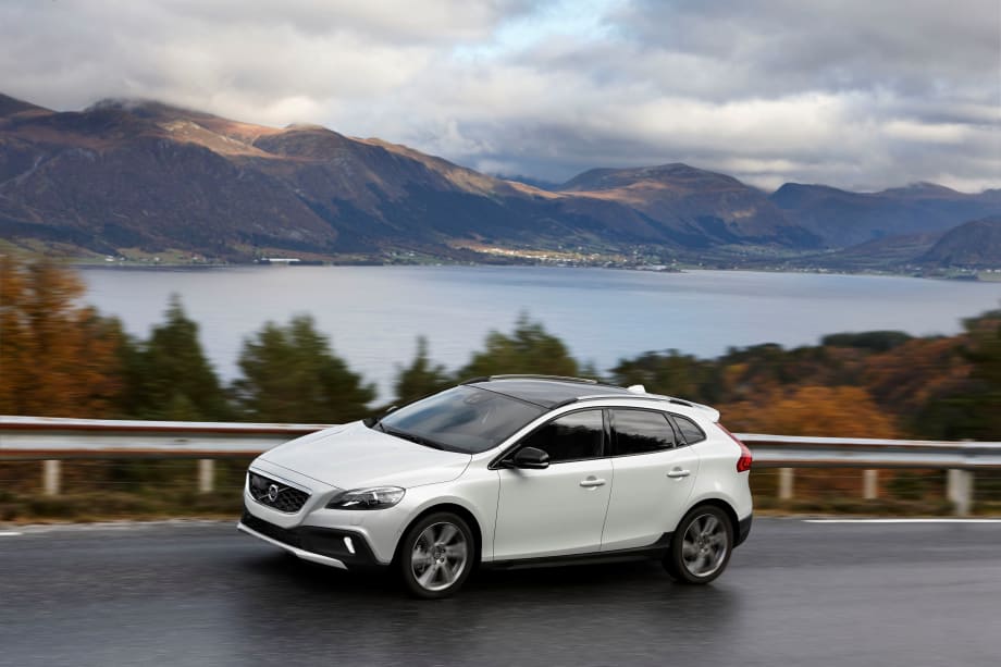 Volvo V40 Now Features Drive-E Powertrains