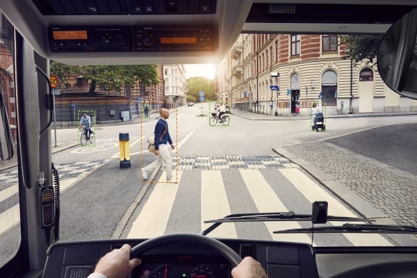 Volvo Buses unveils pedestrian and cyclist detection system