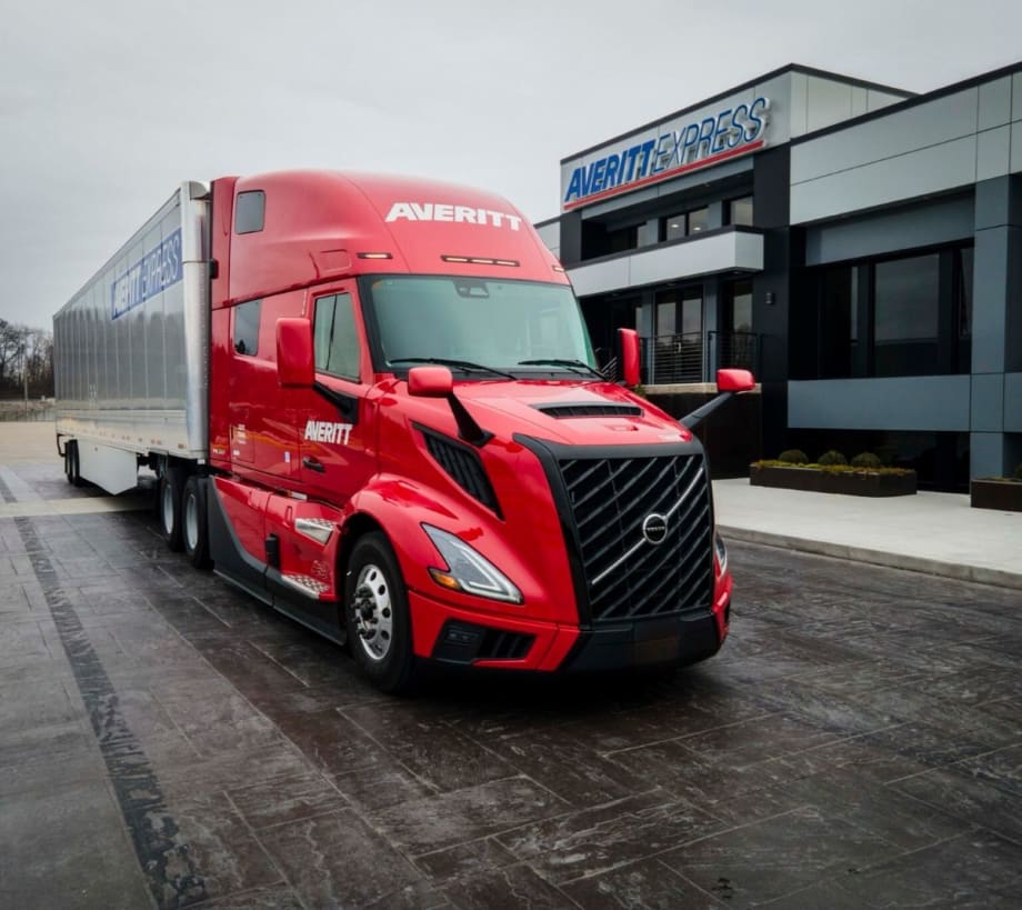 Averitt Express Volvo VNL.