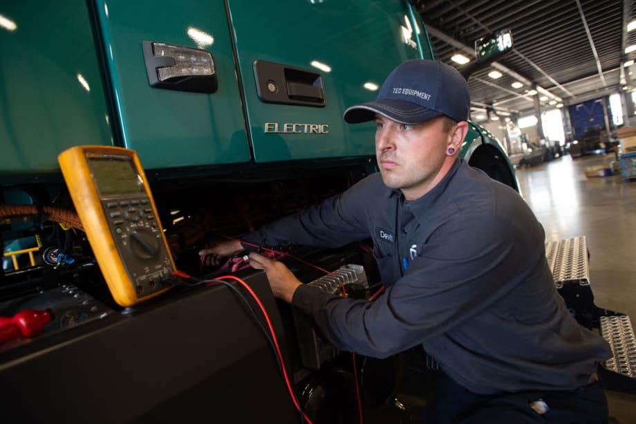 Facing Emerging Truck Technology Parts and Service Challenges 