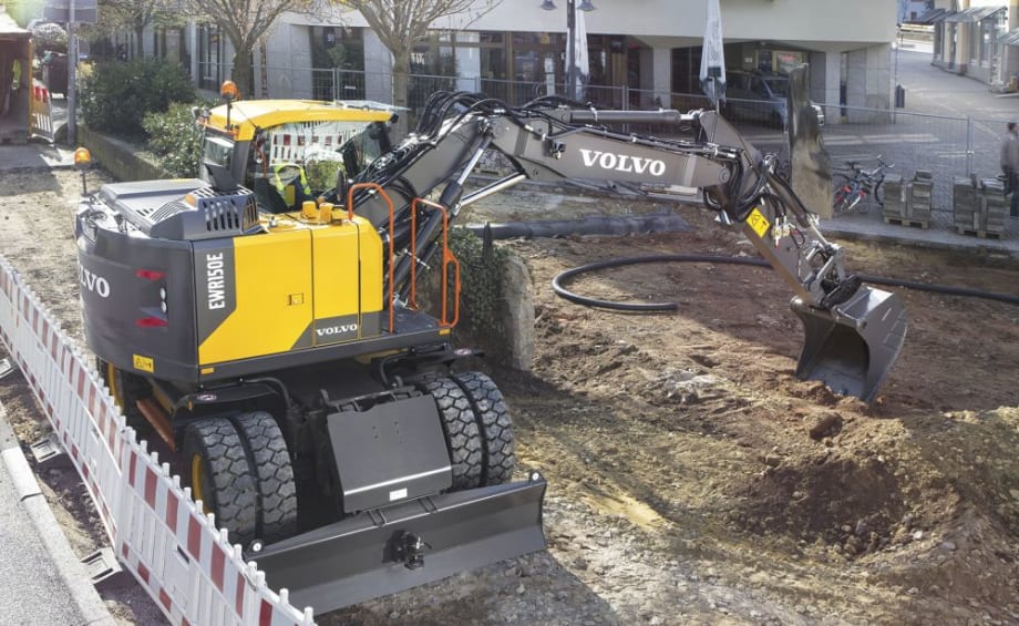 Volvo Wheeled Excavators Help Workers Navigate Tight Spaces