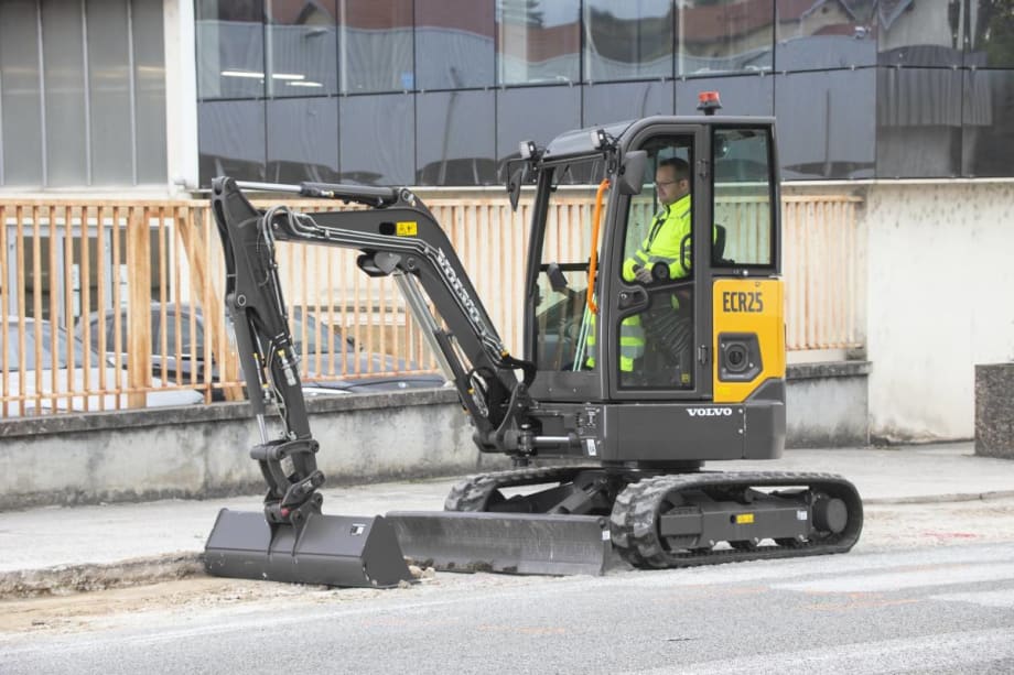 Electric Excavator Offers Zero Emissions, Quiet Operation