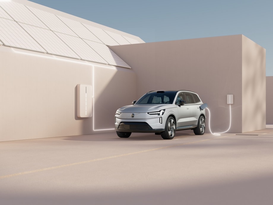 Volvo Unveils the Electric EX90 SUV